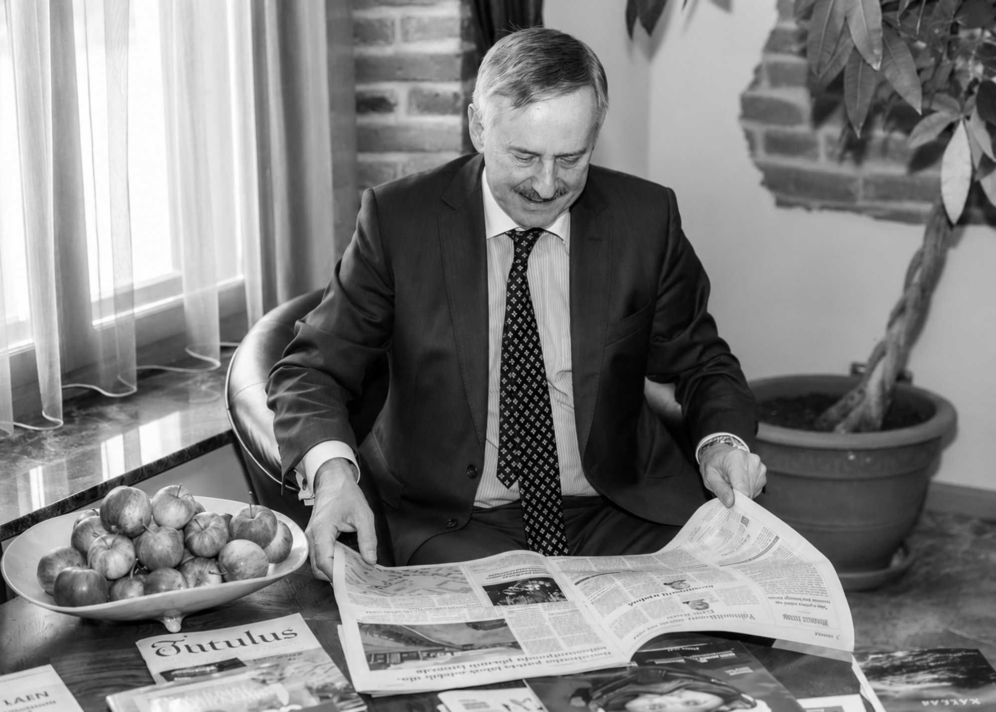 19. septembril 2016 luges presidendikandidaat Siim Kallas Võrus hotelli Georg restoranis Postmark Võrumaa Teatajat.